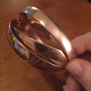 Interlocking rose gold bangles