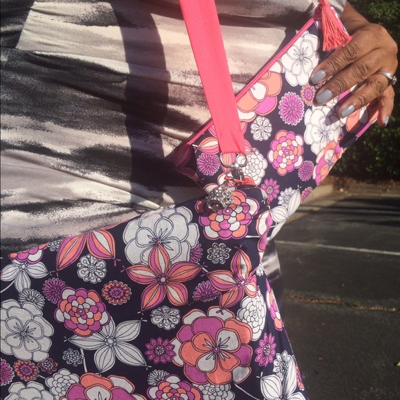 The "Maven" Travel Set features: Laptop Bag - Picture 2 of 3