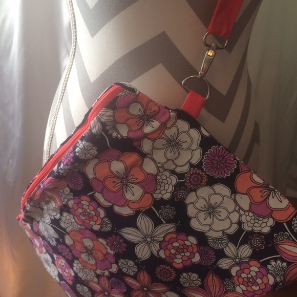 The "Maven" Travel Set features: Laptop Bag - Picture 3 of 3