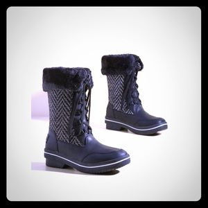 ModCloth Ski Boot in black herringbone