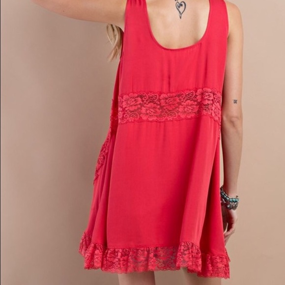 🆕 Sleeveless floral lace detail flyaway tunic top - Picture 3 of 3