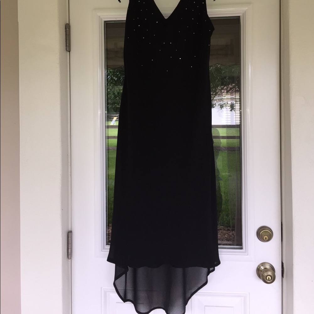Dress - Picture 3 of 4