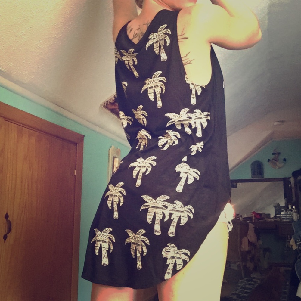 High-Low Palm Tree Muscle Tank - Picture 5 of 5