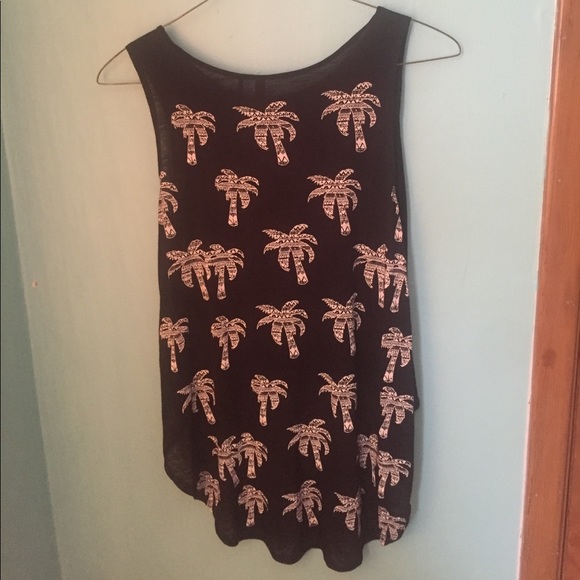 High-Low Palm Tree Muscle Tank - Picture 2 of 5