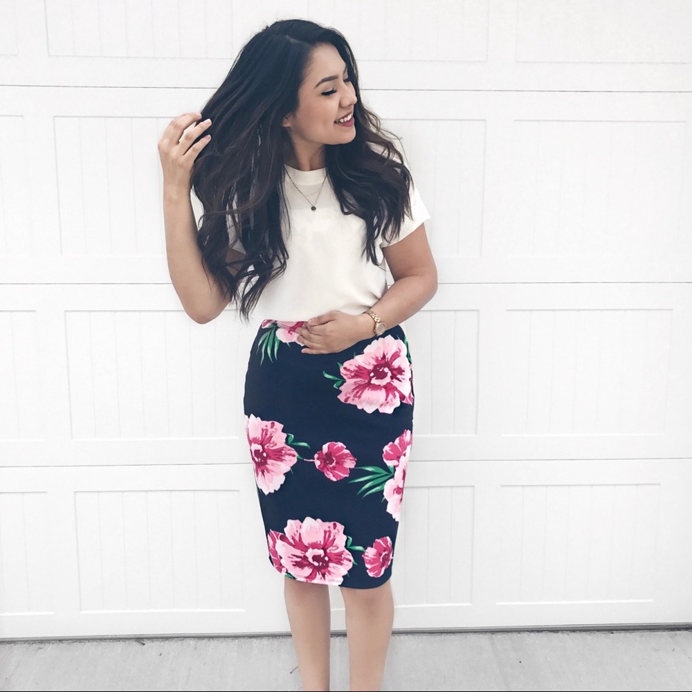 Floral pencil skirt 🌸 - Picture 1 of 1