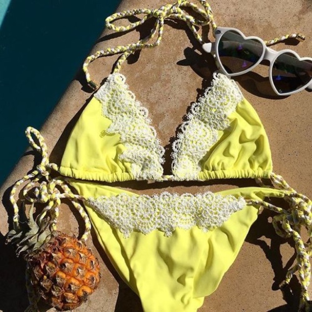 🔴SOLD🔴 Beach Bunny Flamenca Top XL bottom M.