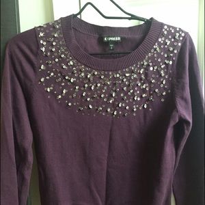 Long sleeve sweater with sequin and diamond neck