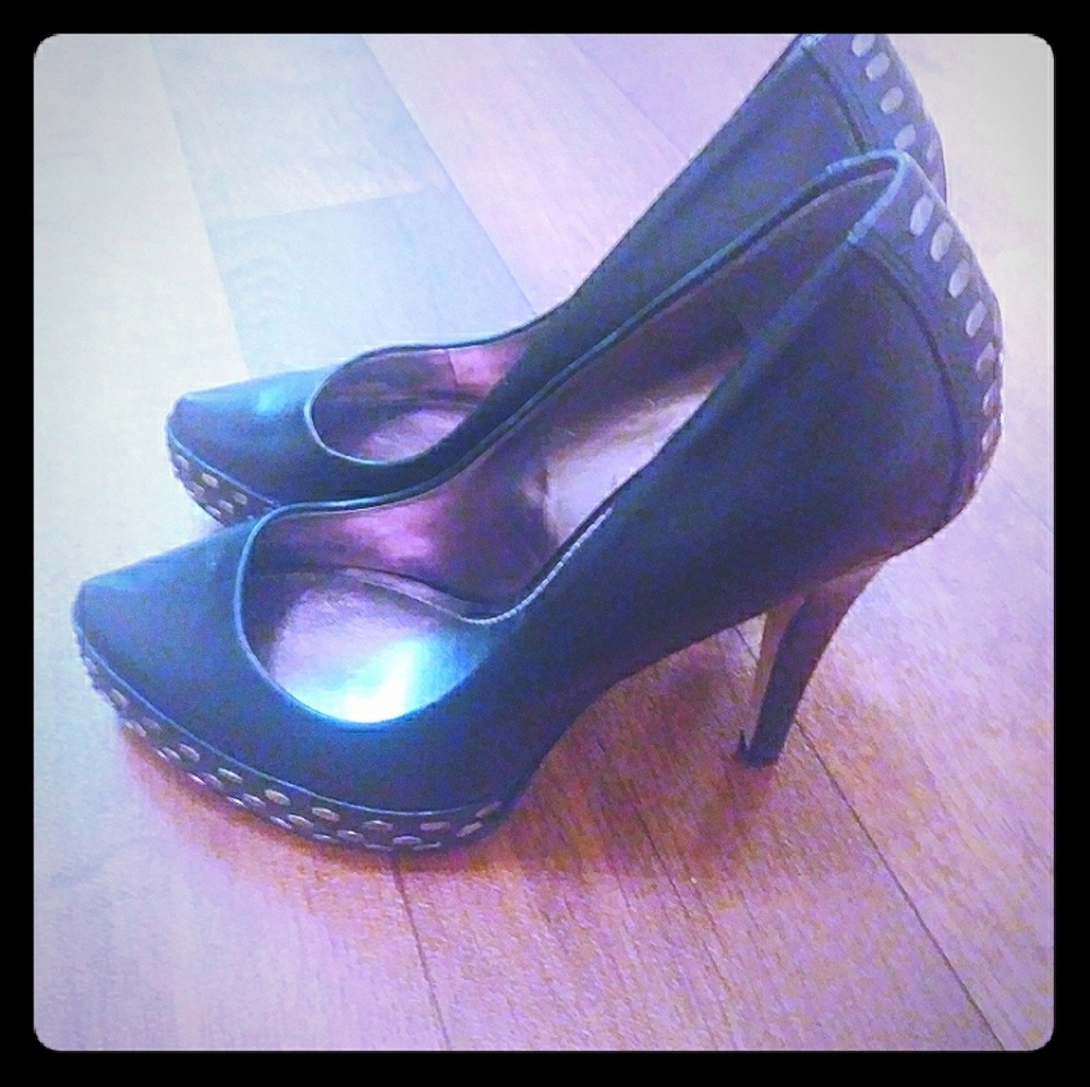 Vince Camuto Black Pumps w/ Metal Detail