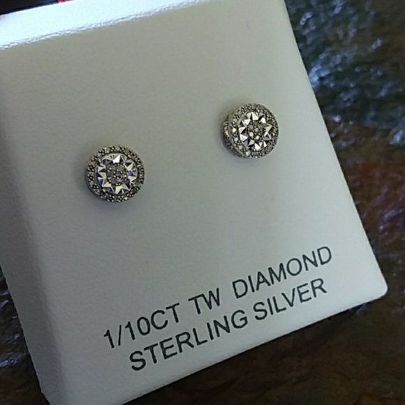 Jewelry - ❣ Diamond Earrings! ❣