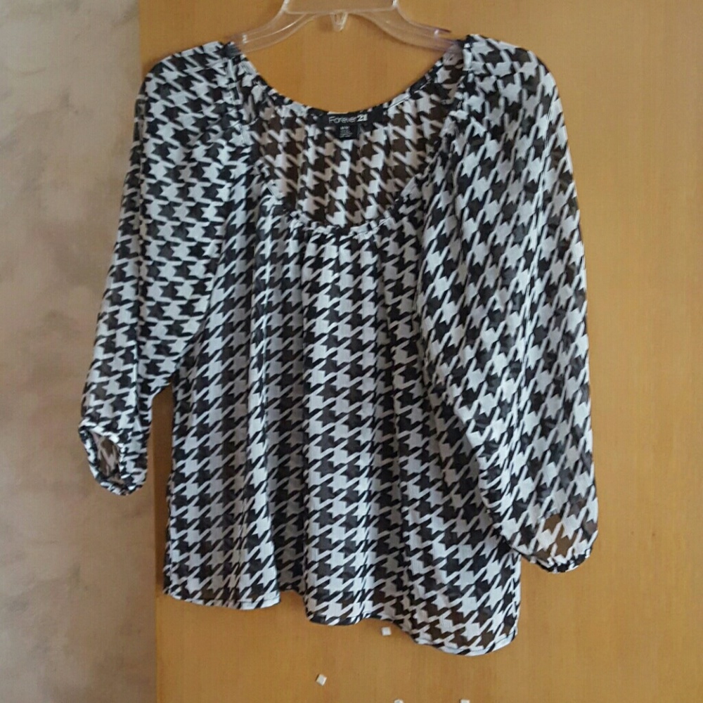 Large-print houndstooth blouse