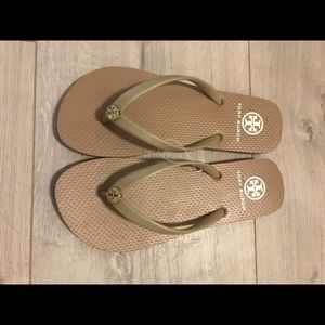 Tory Burch Thin Flip Flop Size 7 in Italian Khaki