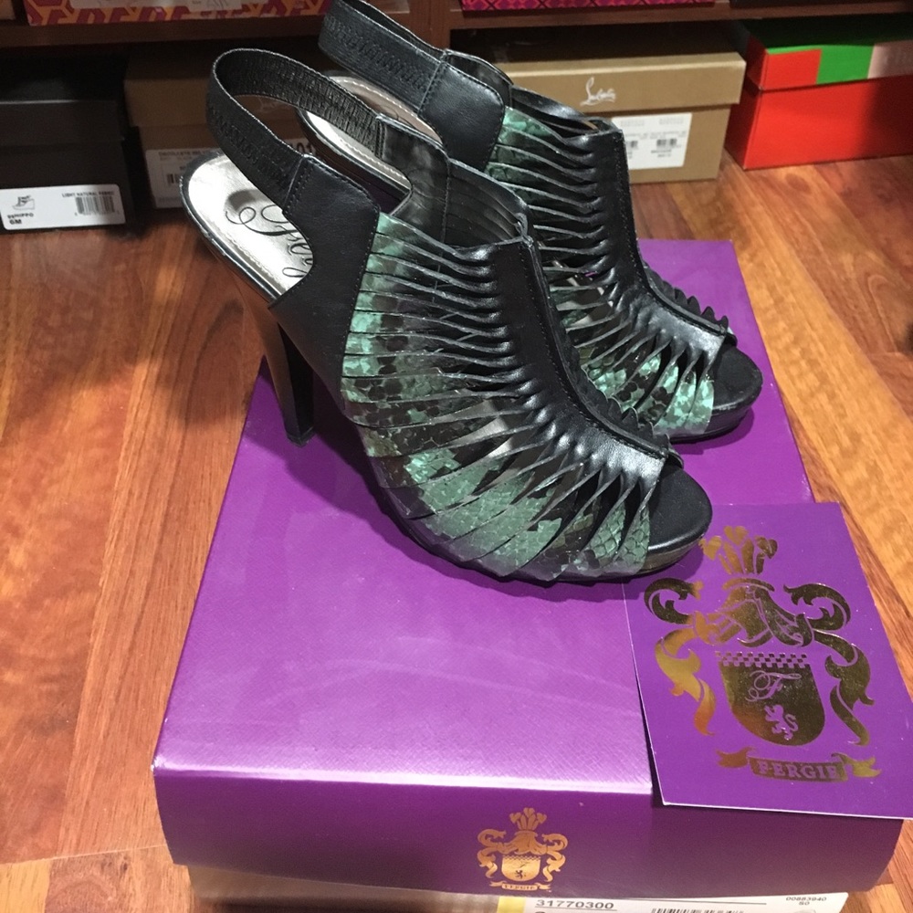 Fergie blast-aqua/black shoes 👠