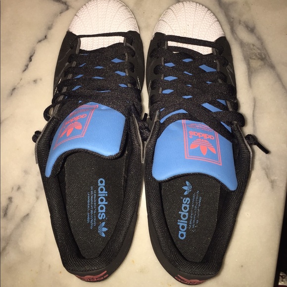 Lowtop Adidas - Picture 2 of 3