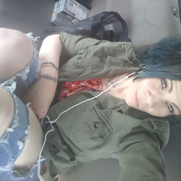 Meet your Posher, Mae - Picture 1 of 1