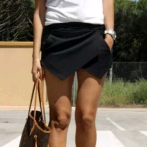 Selling a Zara black skort, size small, new
