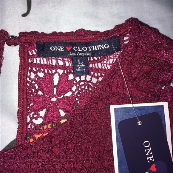 (SOLD) Cute Floral Crop Top - Picture 2 of 3