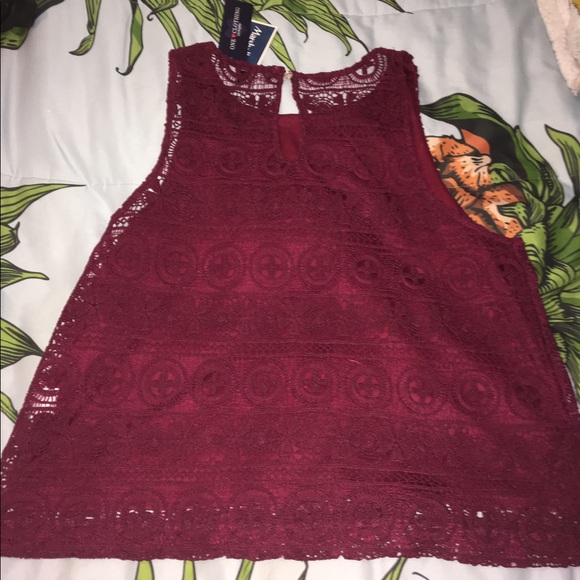 (SOLD) Cute Floral Crop Top - Picture 3 of 3