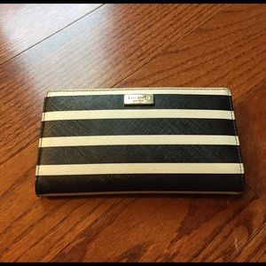 Kate spade blacks dm white striped wallet
