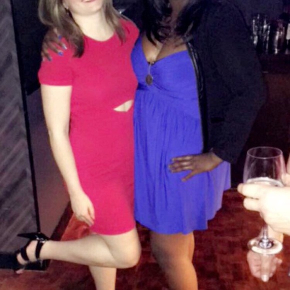 Red dress - Picture 4 of 5