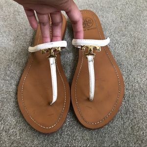 T logo flatthong sandals