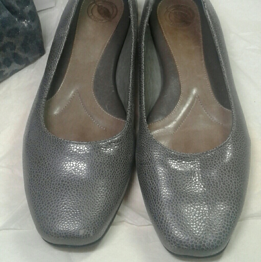 Nurture gray flats comfort shoe 8 1/2