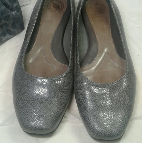Nurture gray flats comfort shoe 8 1/2 - Picture 1 of 4