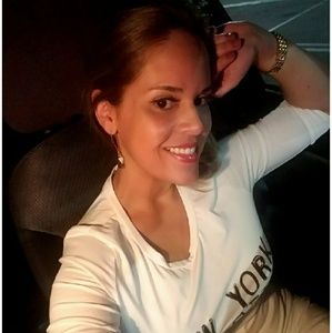 Meet your Posher, Alejandra