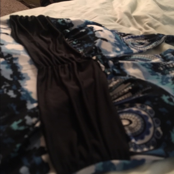 Patterned Halter Top - Picture 3 of 4