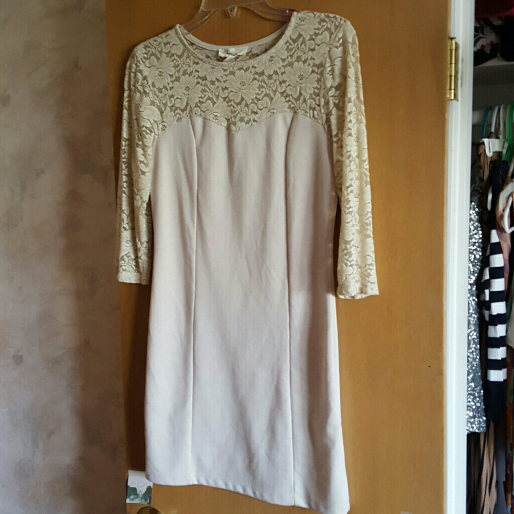 Lace sleeve bodycon dress