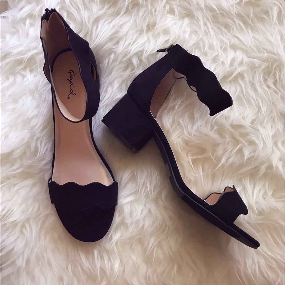 Scalloped heeled sandals