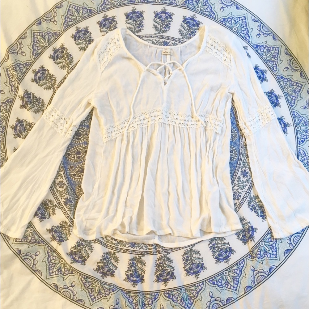 Boho White Long-Sleeved Hollister Top