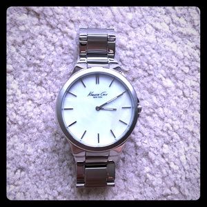 Sleek Kenneth Cole silver watch!