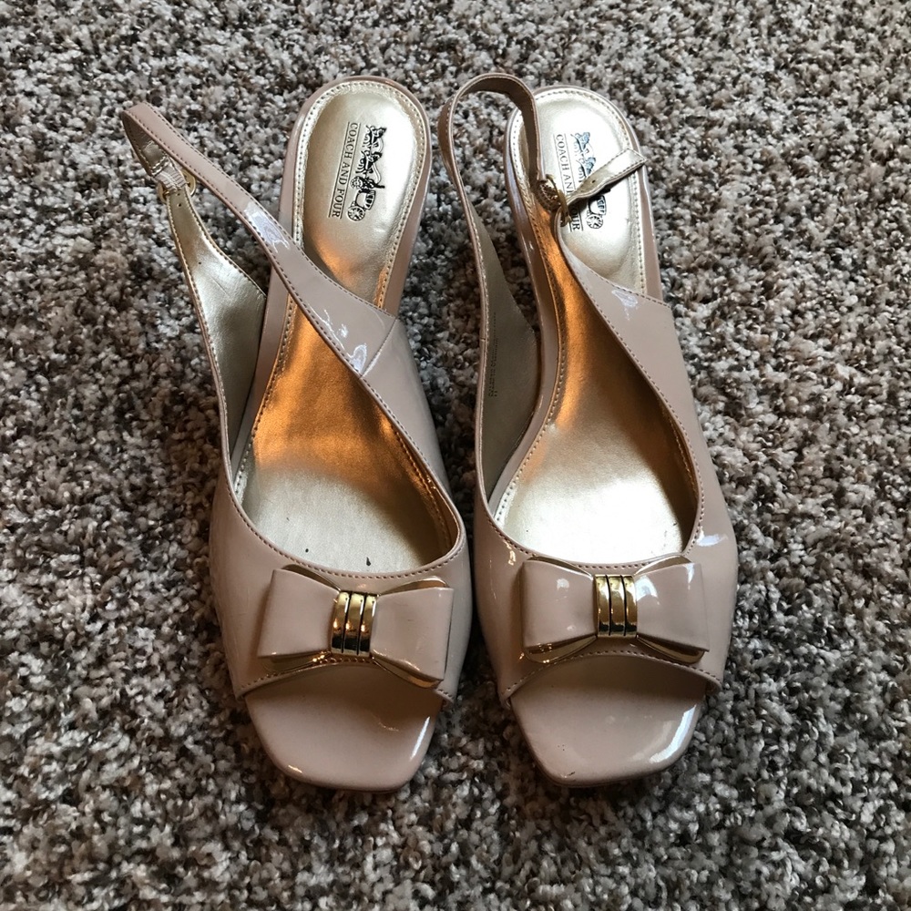 Coach and Four size 11 cream color