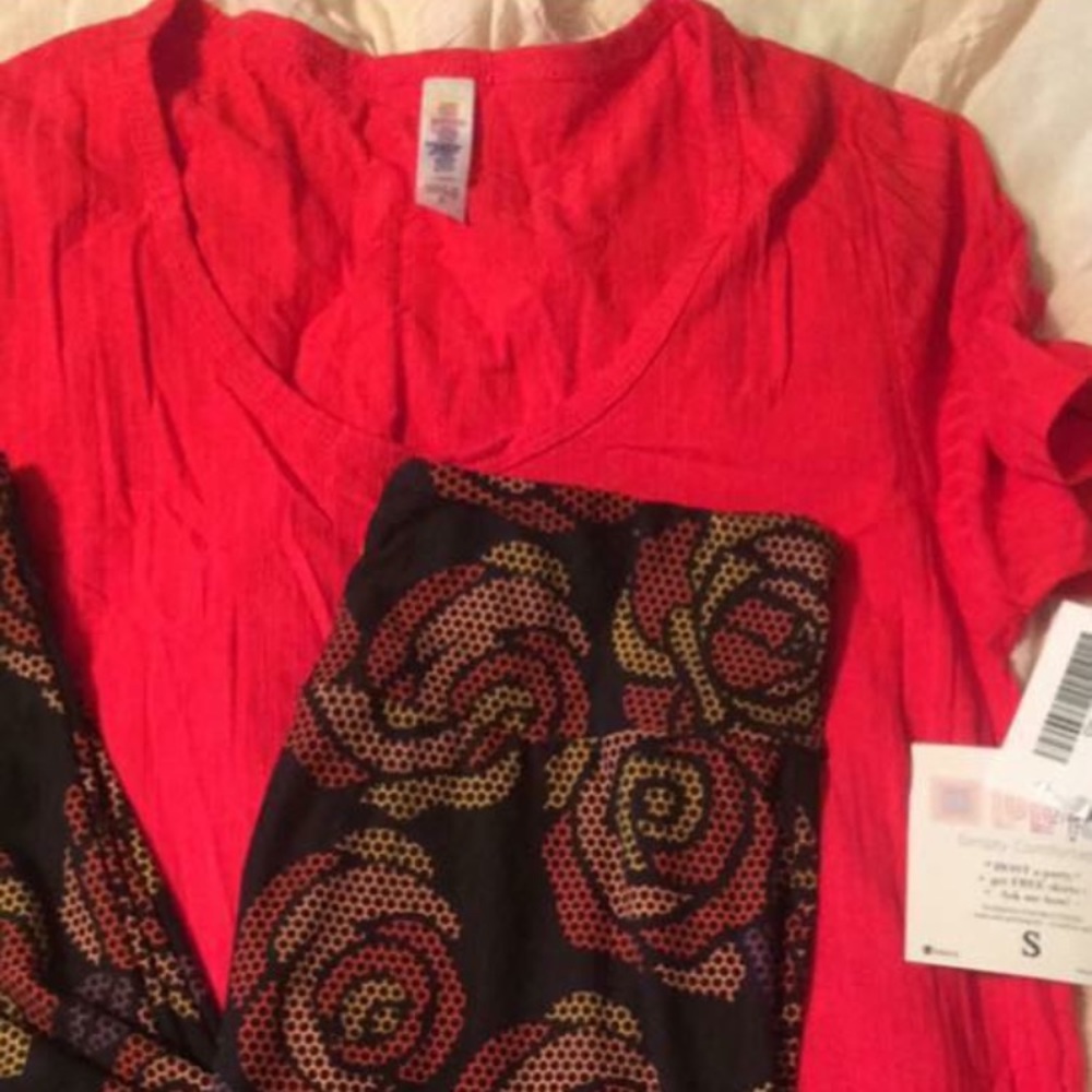 Small classic T On hold