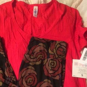 Small classic T On hold