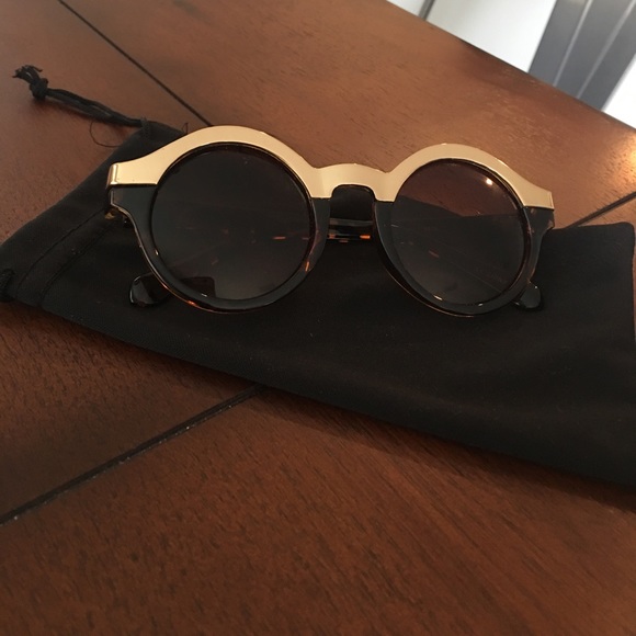 Francesca's Collections Accessories - Vintage style sunglasses