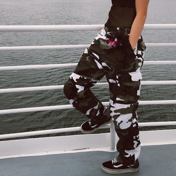 Urban Outfitters Pants - Rothco Camo Cargo BDU Pant