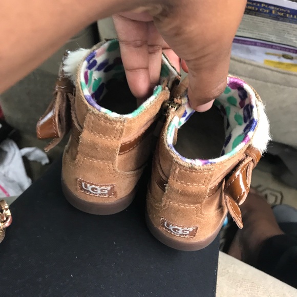 Ugg boots - Picture 2 of 2