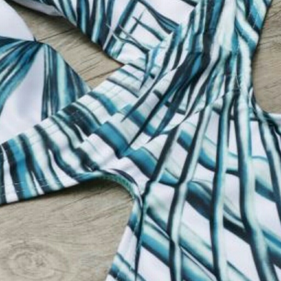 Tropical one piece - Picture 3 of 4