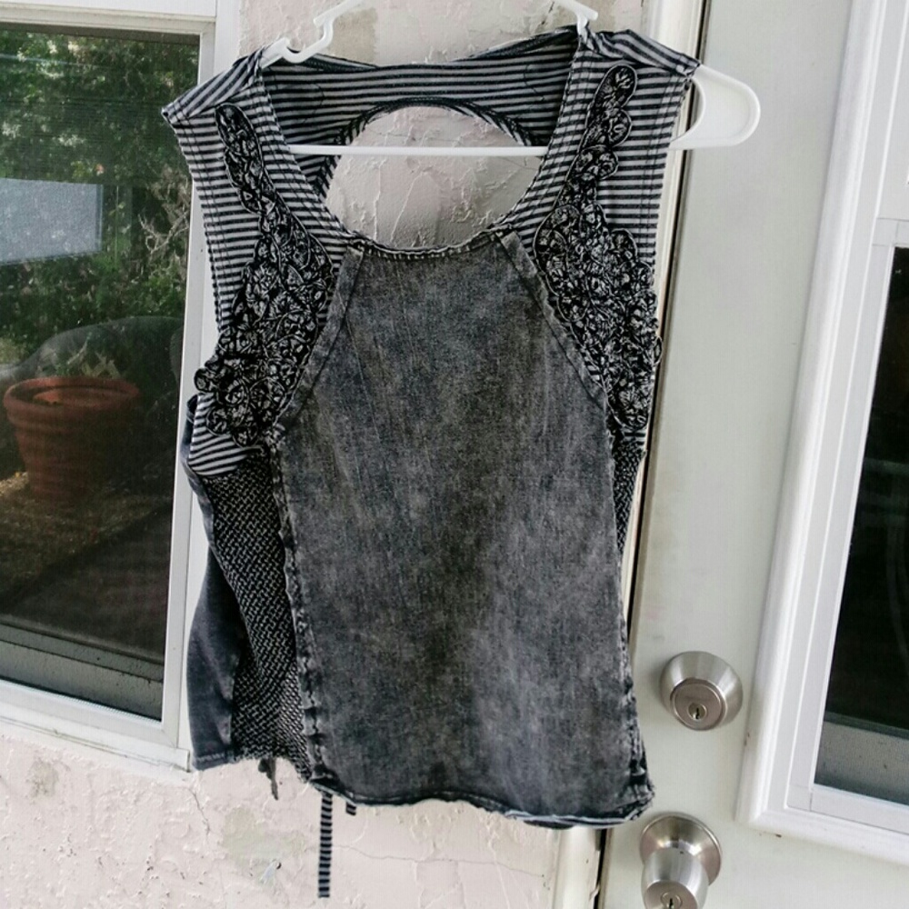 The buckle daytrip top size medium.backless