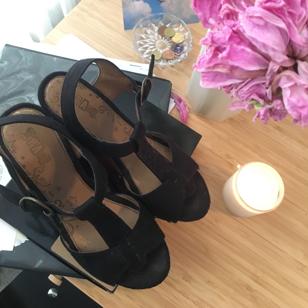 Platform wedge $10 - Picture 2 of 3