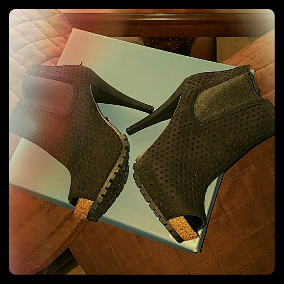 Black booties - Picture 1 of 4