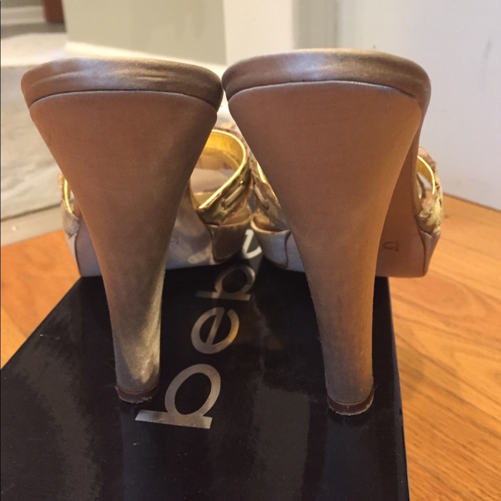 Bebe - Picture 3 of 3