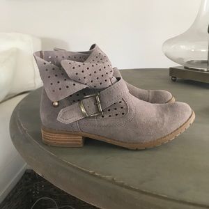 Restricted gray ankle bootie