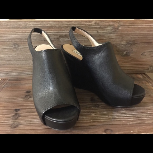 ☀️SOLD☀️ Steve Madden Wedges - Picture 2 of 4