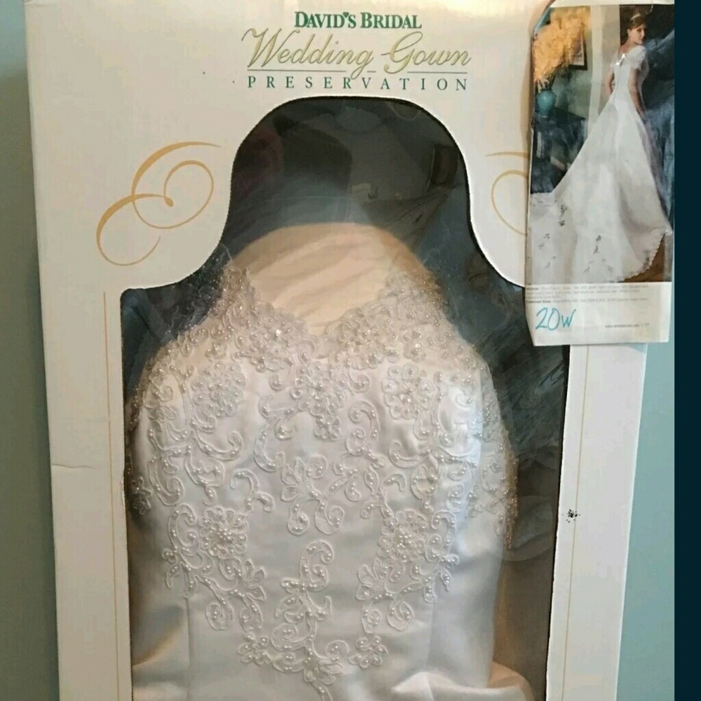 WHITE SATIN SZ 20 WEDDING DRESS W/ACCES A-Line - Picture 3 of 5