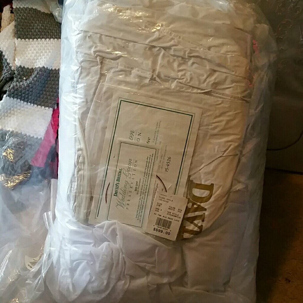 WHITE SATIN SZ 20 WEDDING DRESS W/ACCES A-Line - Picture 4 of 5