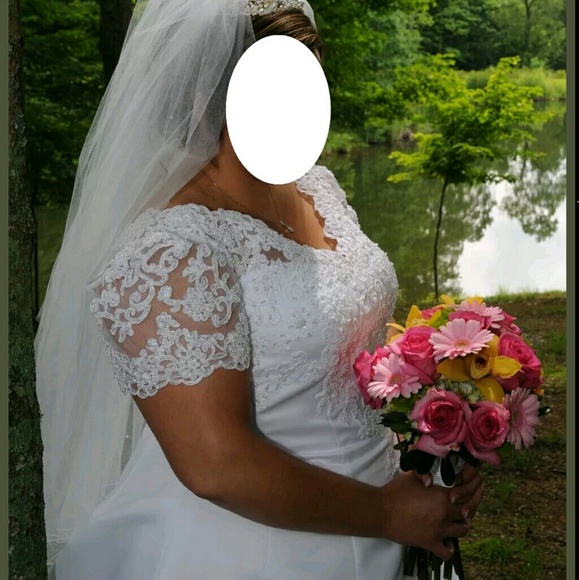 WHITE SATIN SZ 20 WEDDING DRESS W/ACCES A-Line - Picture 2 of 5