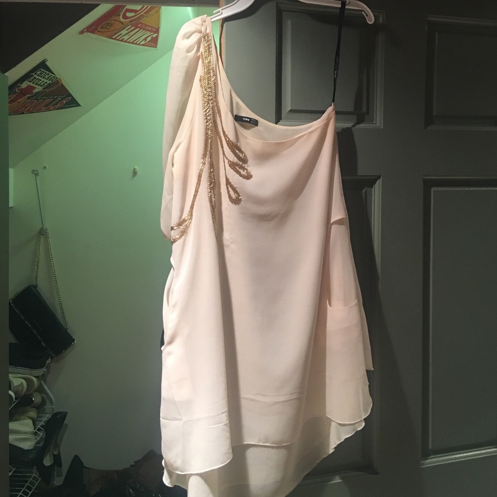 Sheer gold & cream dress. Pretty!