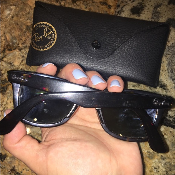 Ray Ban Tortoise Wayfarer - Picture 3 of 3